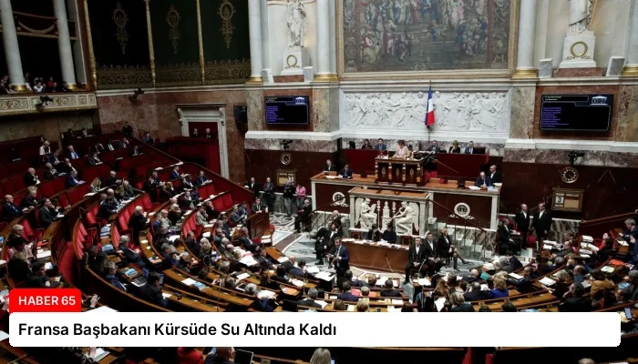Fransa Başbakanı Kürsüde Su Altında Kaldı